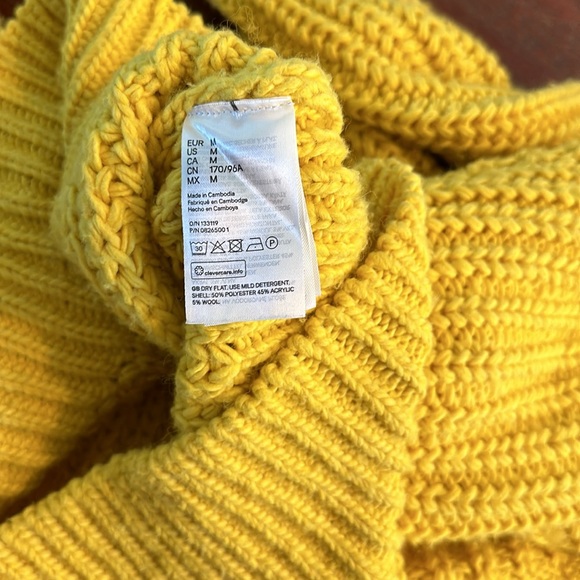 Super comfy, oversized yellow chunky-knit sweater (H&M) in like new condition! - Picture 7 of 7